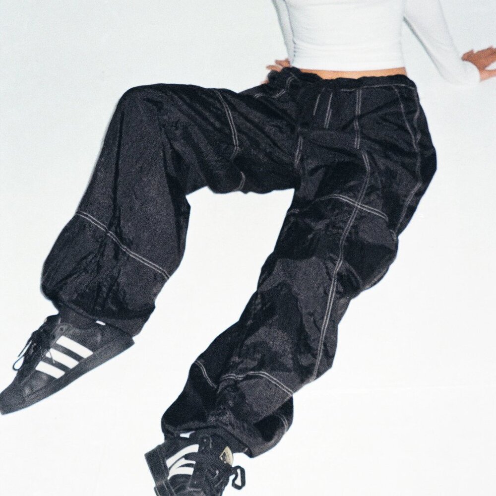 motel rocks black parachute pants with white stitching ♡ nwt